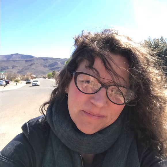 Meet your Posher, Ronda - Picture 1 of 1